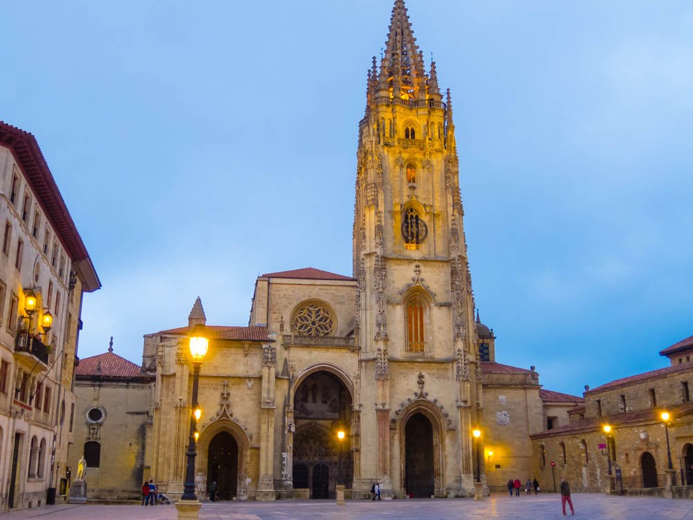 Night illumination of the Cathedral in Oviedo's Plaza Mayor